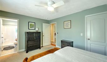 37 Lakeview Ave, Lincoln, RI 02865