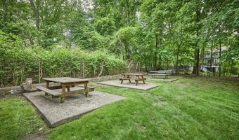 3 Colonial Village Dr 10, Arlington, MA 02476