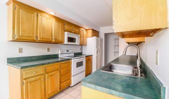 27 Rollingwood Dr 27, Brookfield, CT 06804