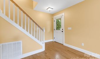 2 Cottage Cove Ln, Asheville, NC 28803