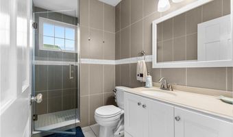 8 Franklin St 3, Newport, RI 02840