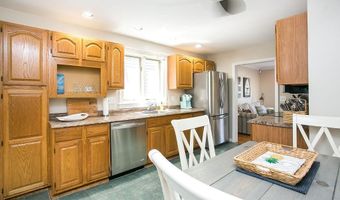 45 Holland St, Newport, RI 02840