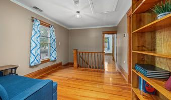 27 Center St, Algonquin, IL 60102