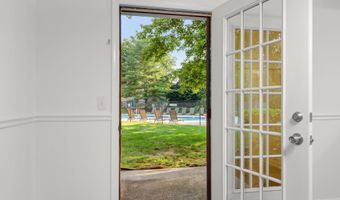 1 E Hayestown Rd 33, Danbury, CT 06811