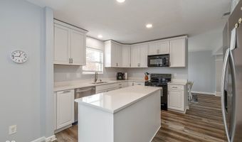 6201 Arrowhead Dr, Anderson, IN 46013