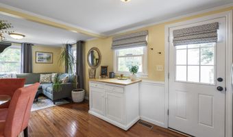 22 Rowe Pl, Bristol, CT 06010
