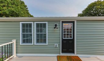 15 1st St, Bourne, MA 02532