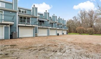 50 S Bay Dr 19, Narragansett, RI 02882
