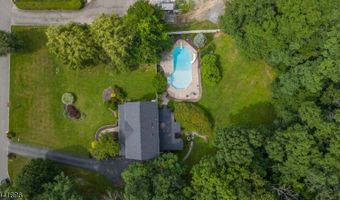 15 Tanglewood Dr, Andover, NJ 07848