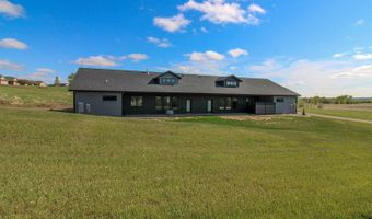 8127 Hawktree Dr, Bismarck, ND 58503
