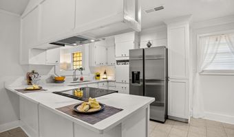 729 Canterbury Dr, Biloxi, MS 39532