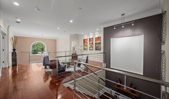 9715 SINGLETON Dr, Bethesda, MD 20817