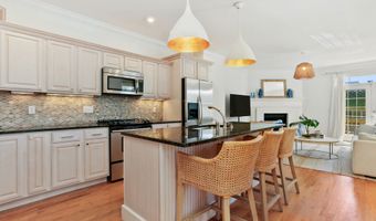67 Thorpe St 67, Fairfield, CT 06824