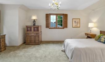56 Meadowbrook Country Club Est, Ballwin, MO 63011
