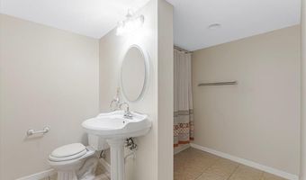208 Kylewood Ct, Ballwin, MO 63021