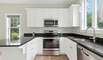 16 Frontier Way, Arundel, ME 04046