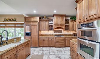 259 Meadowbrook Country Club Est, Ballwin, MO 63011