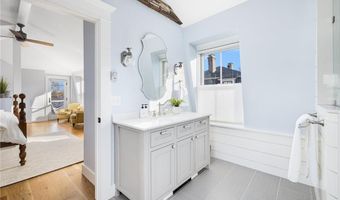 131 Eustis Ave, Newport, RI 02840
