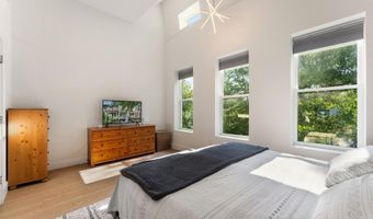 922 8TH St NE, Washington, DC 20002