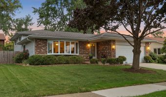 1942 Trail Ridge St, Arlington Heights, IL 60004