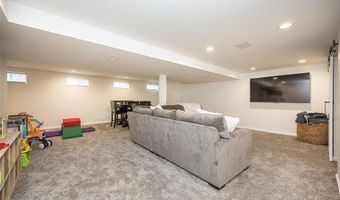 704 Woodrun Dr, Ballwin, MO 63021