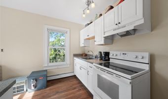 29 Lake St, Amityville, NY 11701