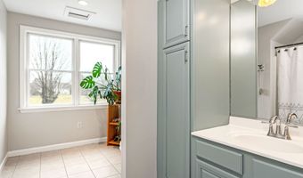 11 Pequot Ln, Hopkinton, RI 02804
