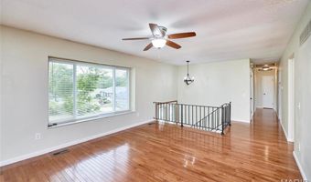 241 Valleyoak Ct, Ballwin, MO 63021