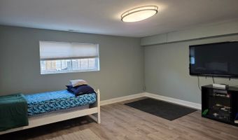 1719 W Lexington Dr, Arlington Heights, IL 60004
