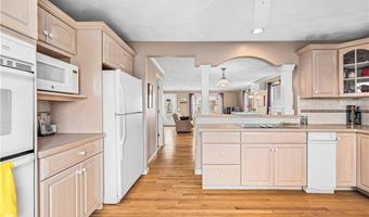 16 Elm Ave, Narragansett, RI 02882