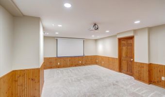 21 E Newhaven Cir, Madison, WI 53717