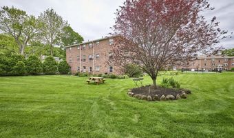 3 Colonial Village Dr 10, Arlington, MA 02476