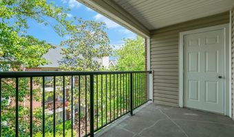 3308 WYNDHAM Cir 321, Alexandria, VA 22302