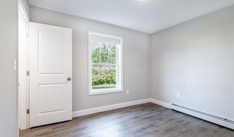 1 Estes Dr, Standish, ME 04085