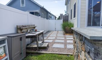 18 Waverly Rd, Branford, CT 06405