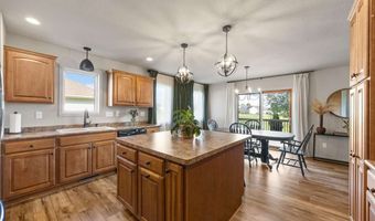 149 Country Club Ct, Anamosa, IA 52205