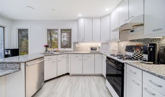 4 Ayr Ct, Airmont, NY 10901