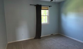 4517 N HEDGEROW Dr, Allentown, PA 18103