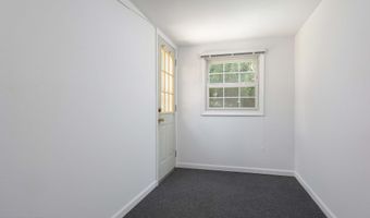 30 Oxford Ln, Aberdeen, NJ 07747