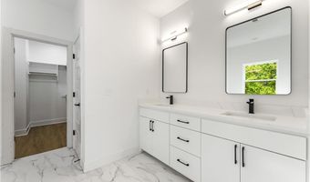 2 Damerham Ln, Bella Vista, AR 72714
