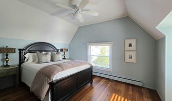 206 Edgewater Dr, Algonac, MI 48001