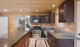 583 Market St, Algonac, MI 48001