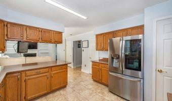 2 Higgins Dr, Alloway, NJ 07462