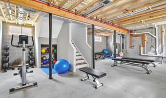 65 Bayview St, Aberdeen, NJ 07721