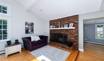 2 Elizabeth Ann Dr, Johnston, RI 02919