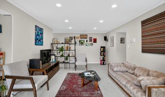 8 CANTERBURY Sq 304, Alexandria, VA 22304