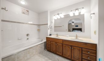 2908 N Oak Rd, Brandon, SD 57005