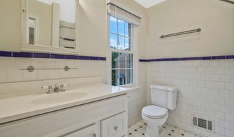 14 S MANCHESTER St, Arlington, VA 22204