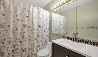 721 Brentwood Ct, Algonquin, IL 60102