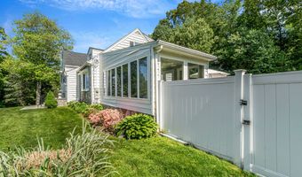 13 Pleasant Rise Cir, Brookfield, CT 06804